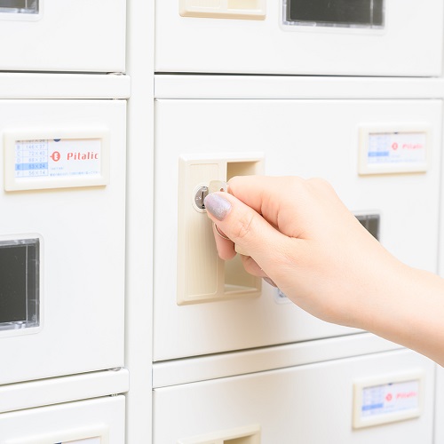 窓付貴重品ロッカー（シリンダー錠）